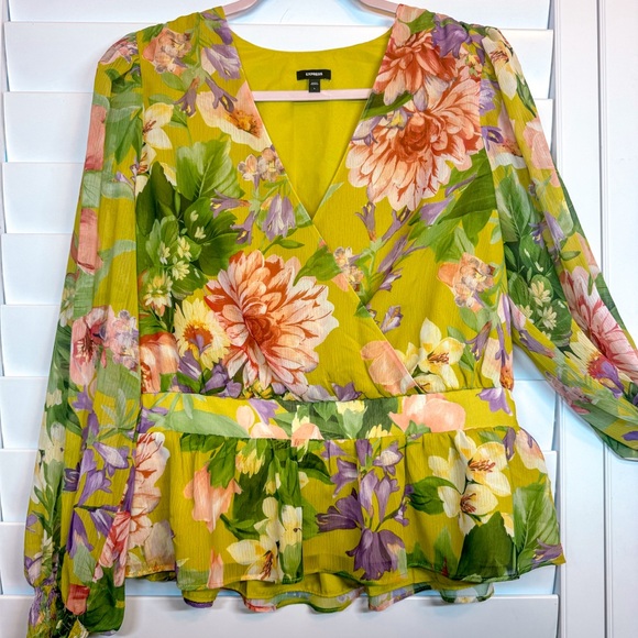 EXPRESS FLORAL V-NECK SMOCKED CUFF PEPLUM TOP SZ LARGE VIBRANT COLORS - Picture 3 of 7